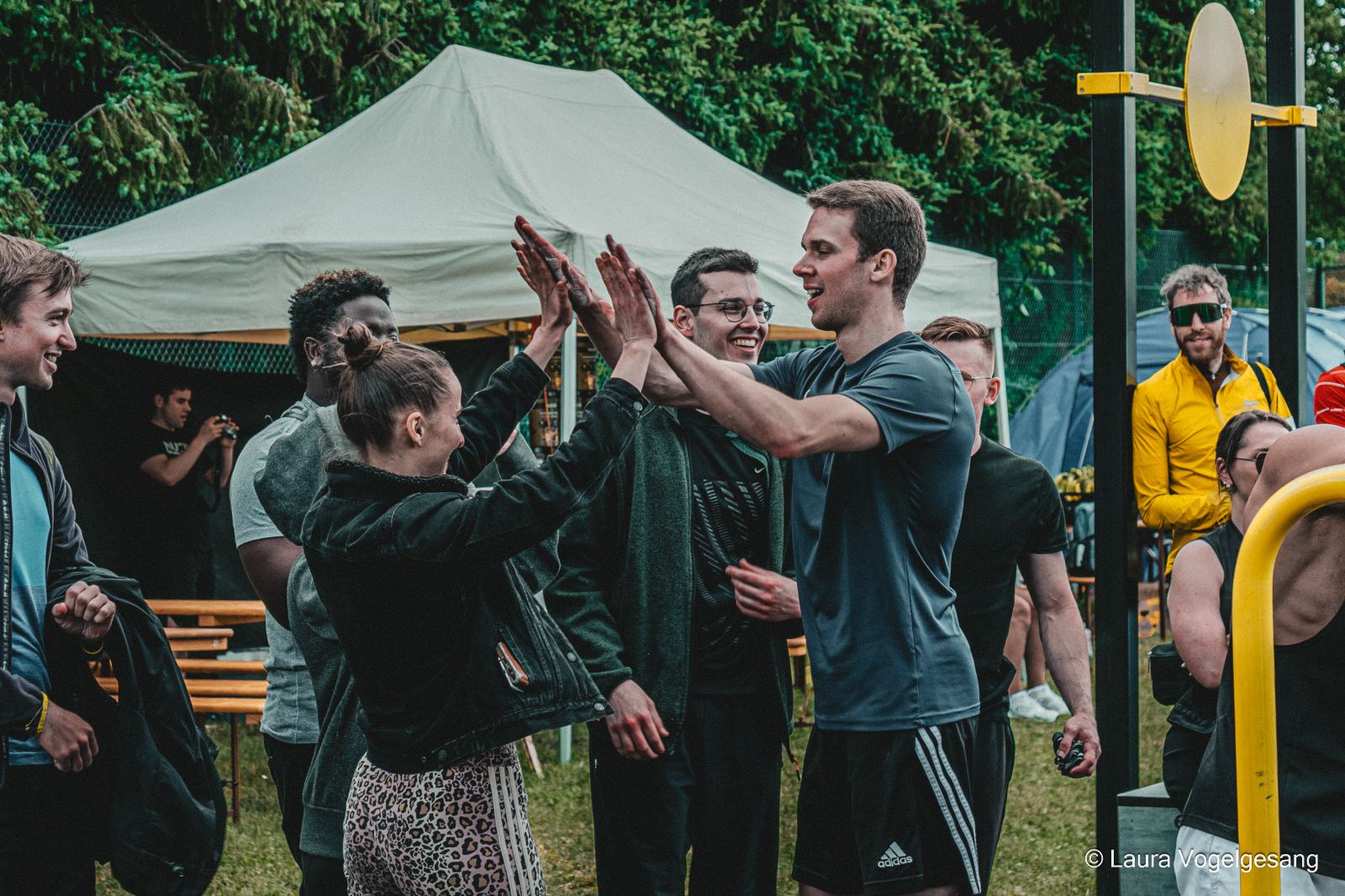 Team feiert High Fives