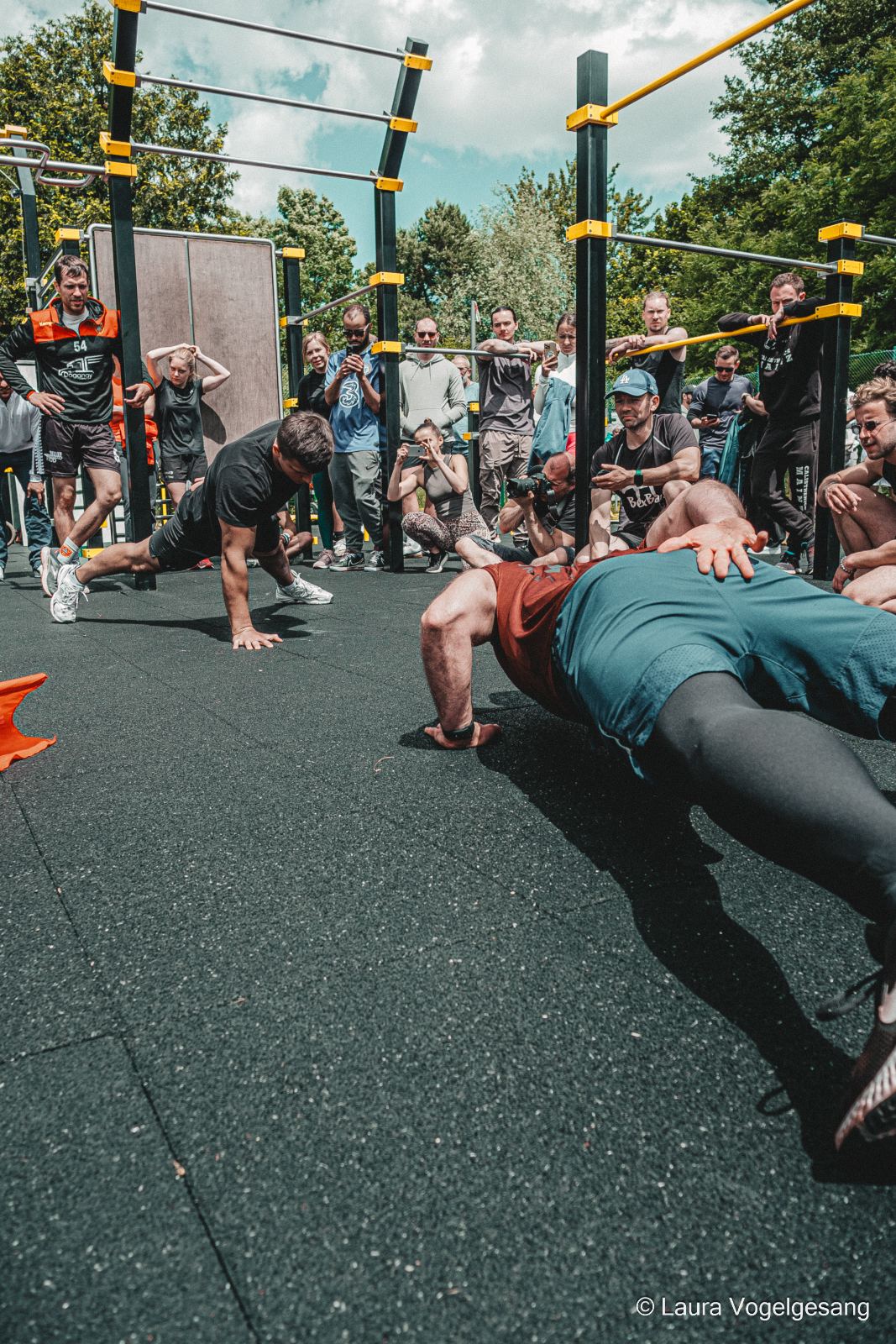 Burpee-Push-Up im Crowd-Setting