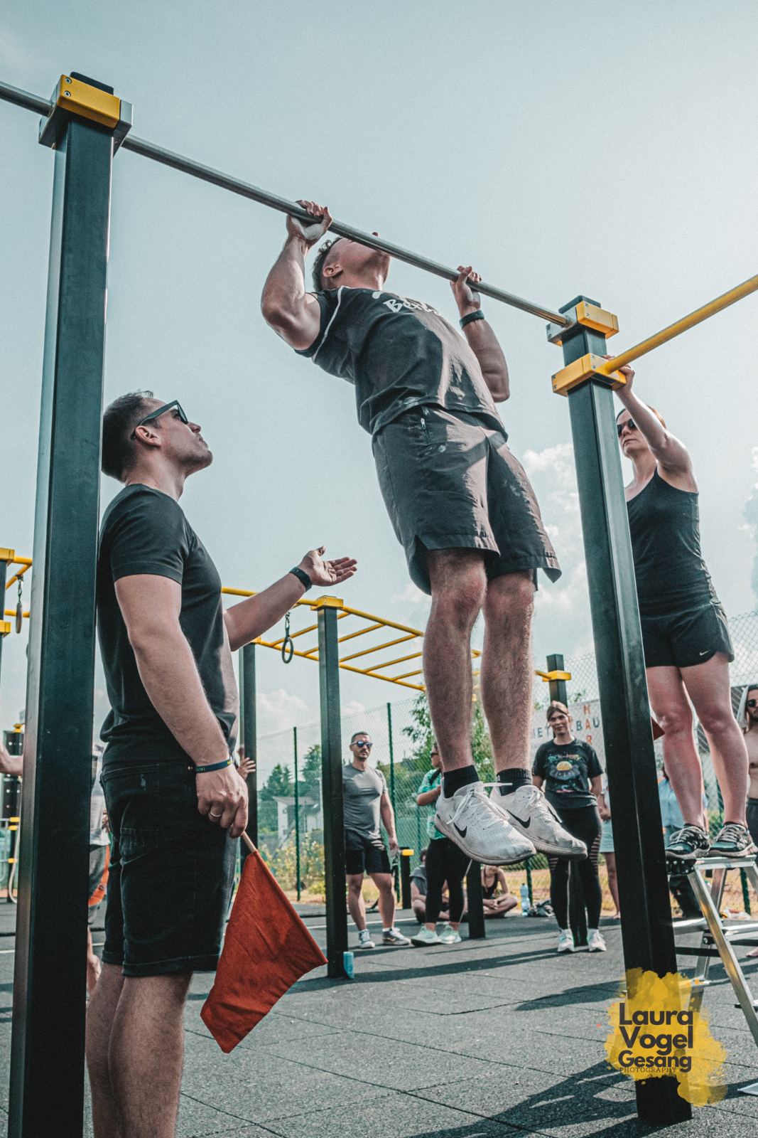 Pull-Up mit Judge in Aktion