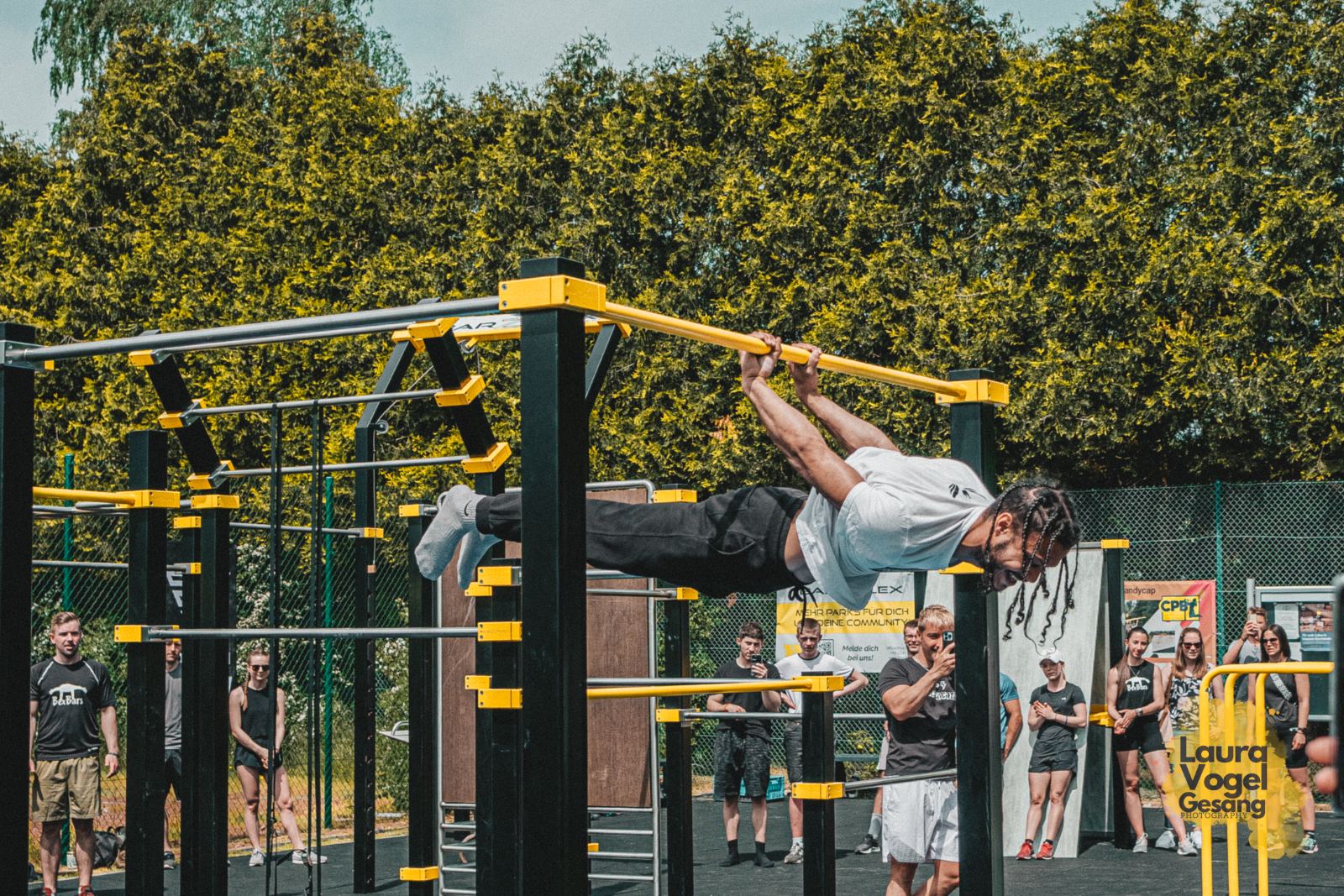 Front Lever vor Publikum