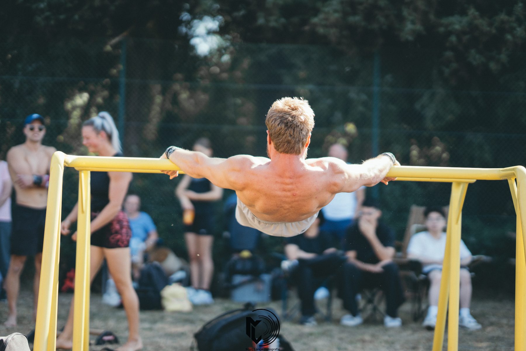 Muscle-Up am gelben Reck