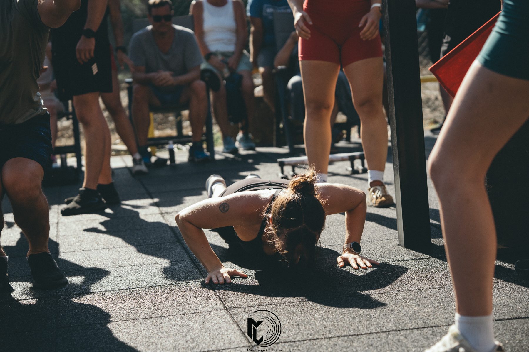 Push-up bis zum Boden in der Teamchallenge